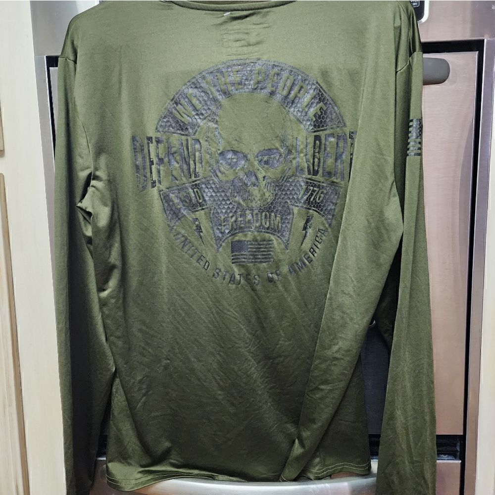 7001 - Thirteen Fifty Active Threads Shirt - Small